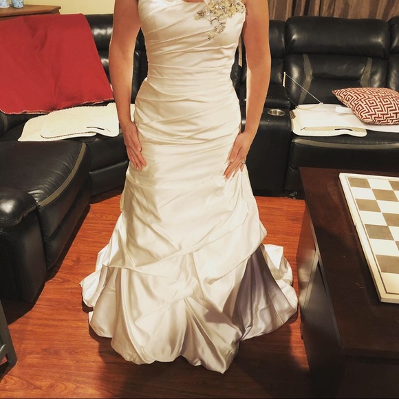 NWT wedding gown - Picture 4 of 8